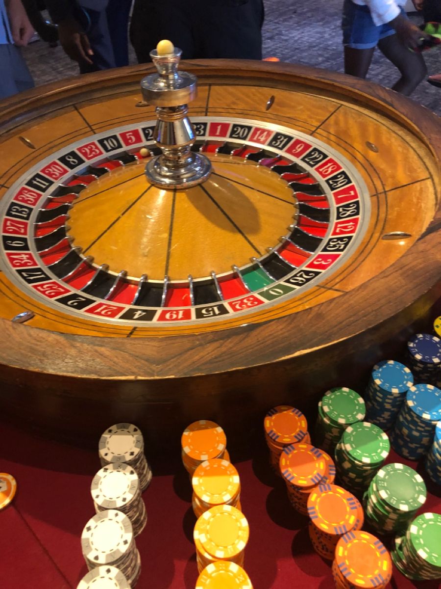 Vegas Crest Casino کھلاڑیوں کے لیے لائیو کیسینو سیکشن